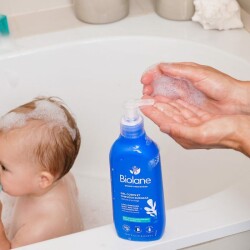 Biolane Dermo-Peadiatrics Lipid-Enriched Body and Hair Cleansing Gel 350 ml - 2
