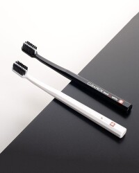 Curaprox Black is White Edition Aktif Karbon Uçlu Diş Fırçası 2 li Paket - 4
